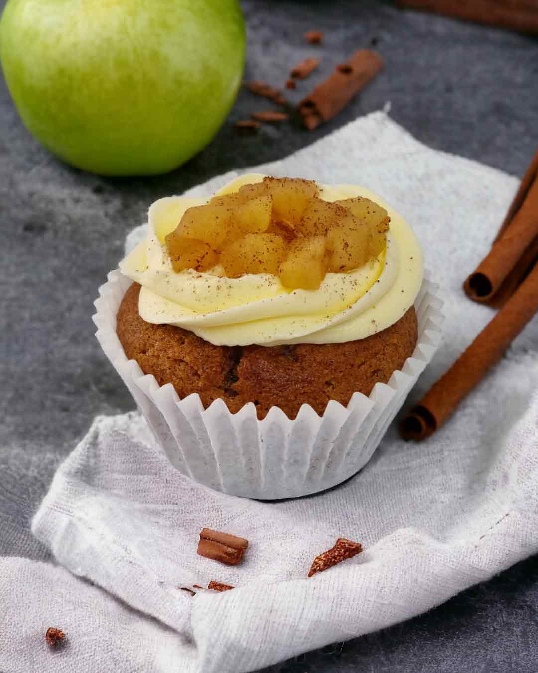 Ashas-Cupcakes-Cinnamon-Apple-Cupcake