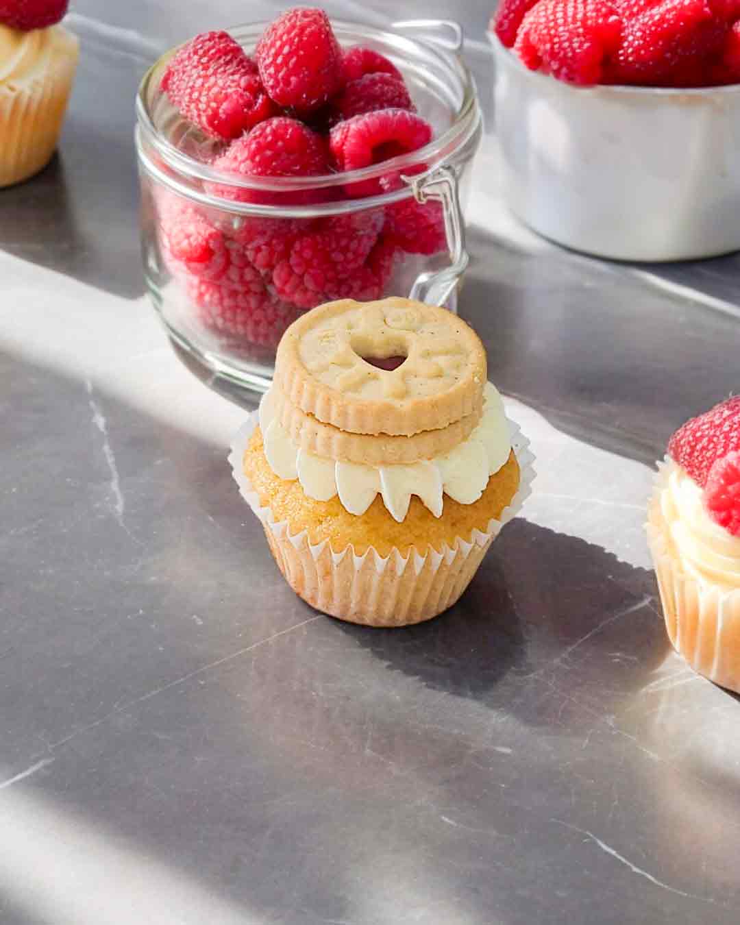 Ashas-Cupcakes-Jammie-Dodger-Mini-Cupcake