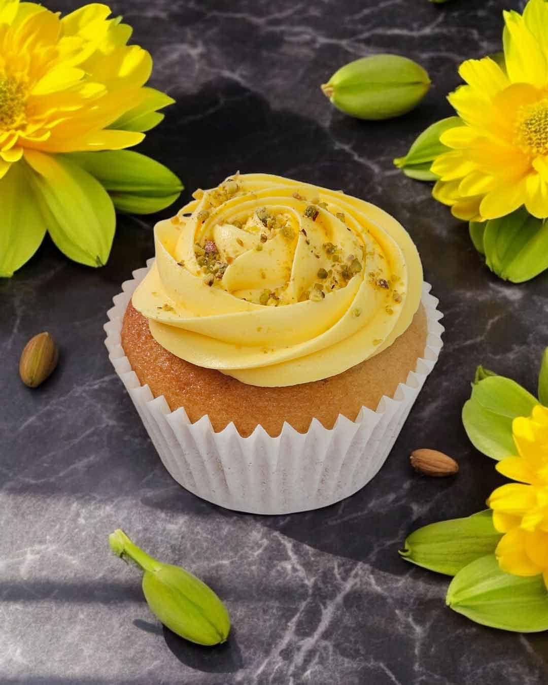 Saffron-&-Pistachio-Cupcake